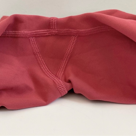 Lululemon In Movement Crop *Everlux 19"
Vintage Rose Size 2 - Picture 3 of 8